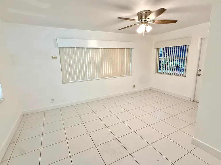 118 SE 10th Ct — Photo 9