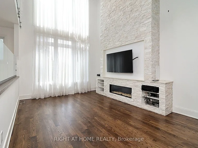 2 Chalet Rd — Photo 7