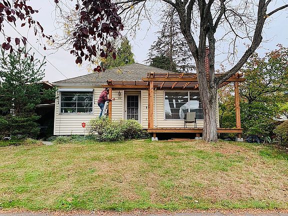 2nd image of 332 NE 73rd Ave