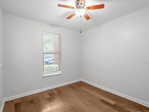 5th image of 714 Northeast Dr Unit 52