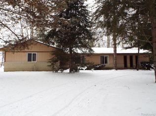 11930 Springvale Ct, South Lyon, MI 48178