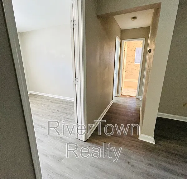 4029 Berkshire Ave — Photo 4