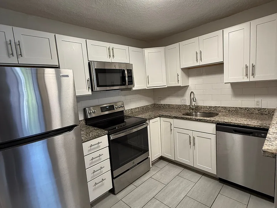 282 Grove St #3L
