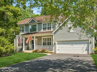 691 Catalina Ct, Lindenhurst, IL 60046