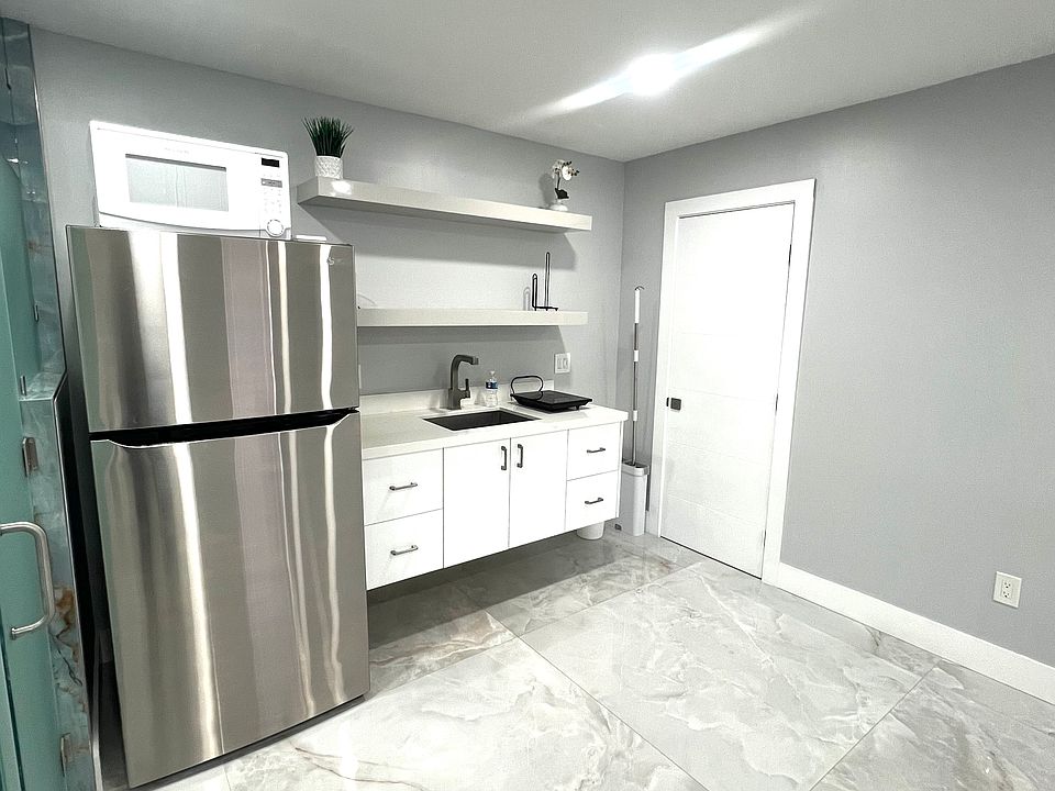 Secondary kitchenette in separate apartment