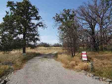 1st image of 372 NW Kiowa Dr
