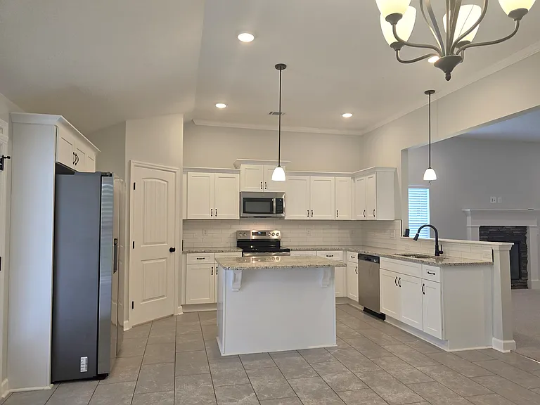 337 Jardon St — Photo 8
