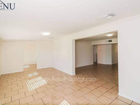 5th image of 2315 W Maryland Ave