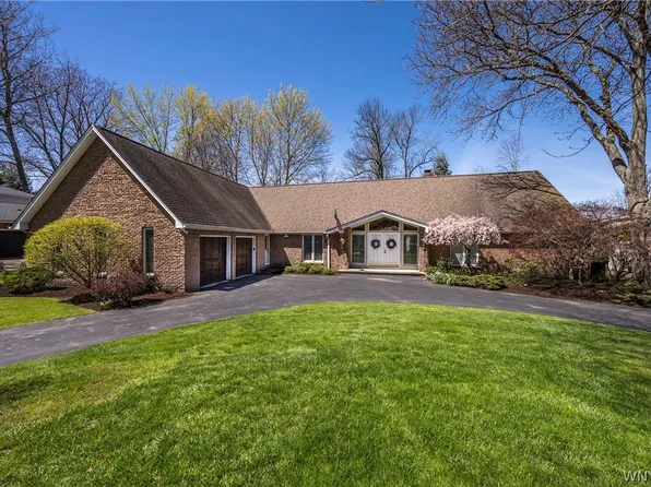86 Brandywine Dr, Williamsville, NY 14221