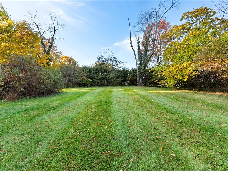 Country Club Dr SW — Photo 18