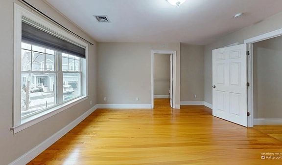 3rd image of 88-90 Allison St #88