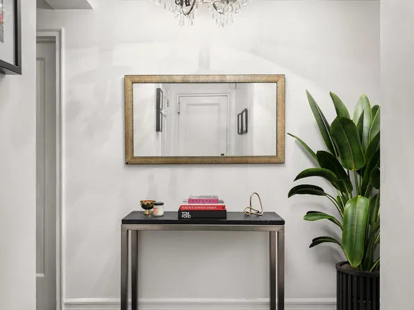 470 West 24th Street image 9 of 14