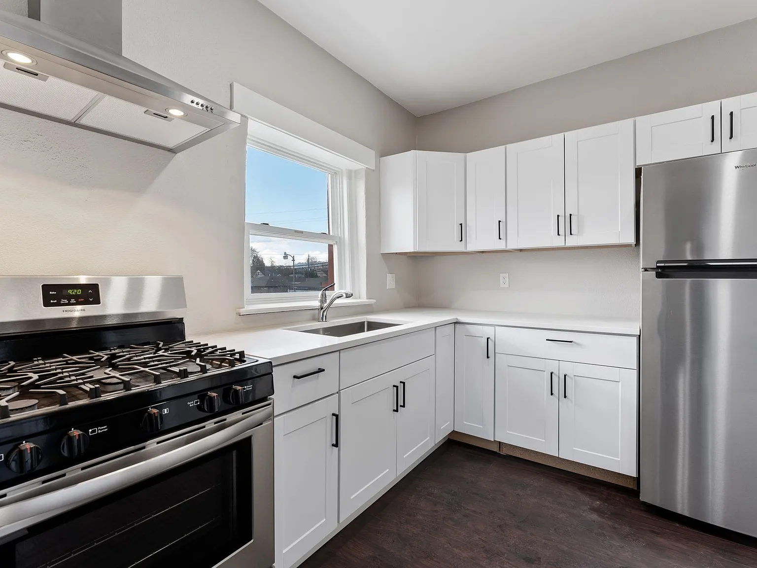 Bright & Large 2BR Apartment Available Now — Photo 2
