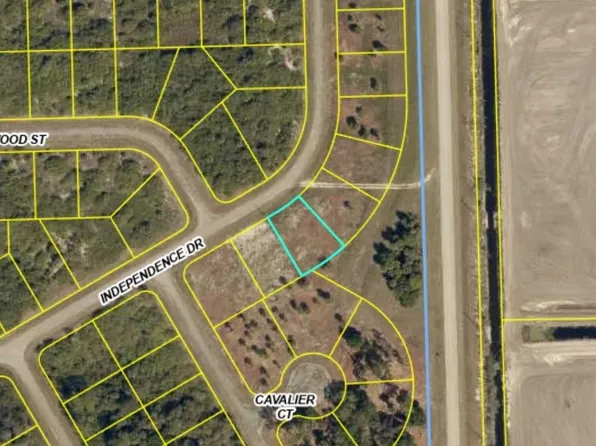 523 Independence Dr, Labelle, FL 33935