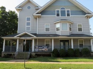 701 W Elm St, Urbana, IL 61801