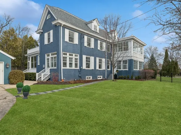160 N Sheridan Rd, Winnetka, IL 60093