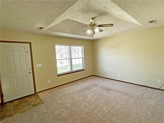 4th image of 1109-1111 SW Ephraim Dr
