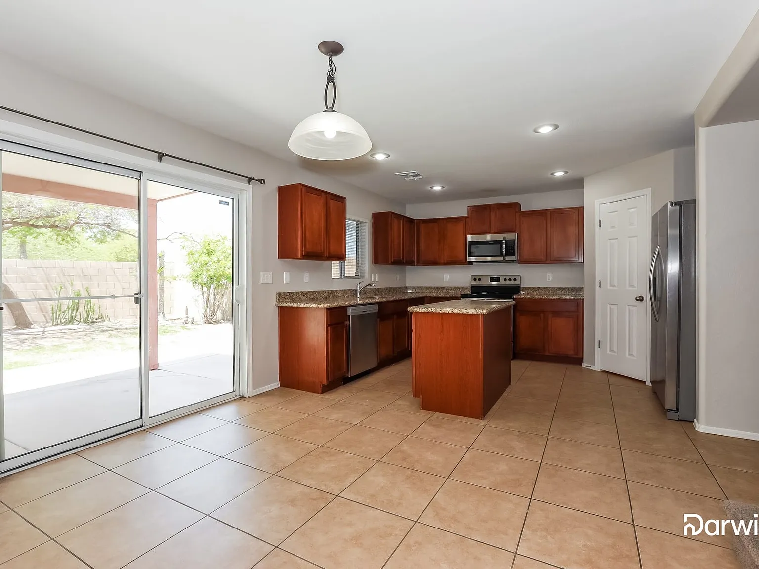 3 bed, 2.5 bath, 1838 sqft, $1,999 — Photo 4