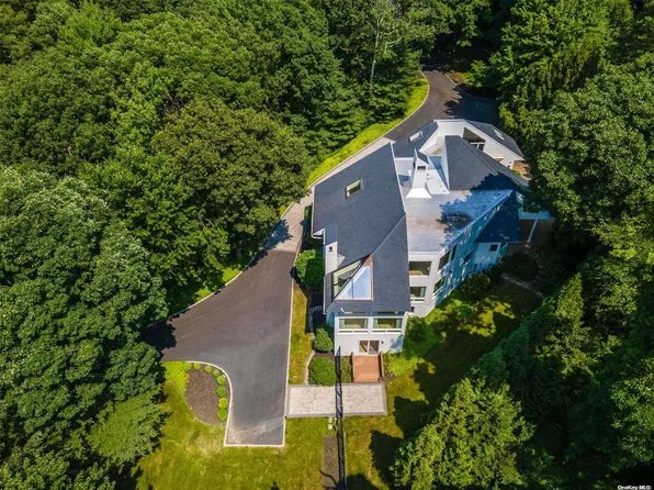 10 Bell Circle, Belle Terre, NY 11777