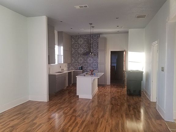 4th image of 724 Broadway St