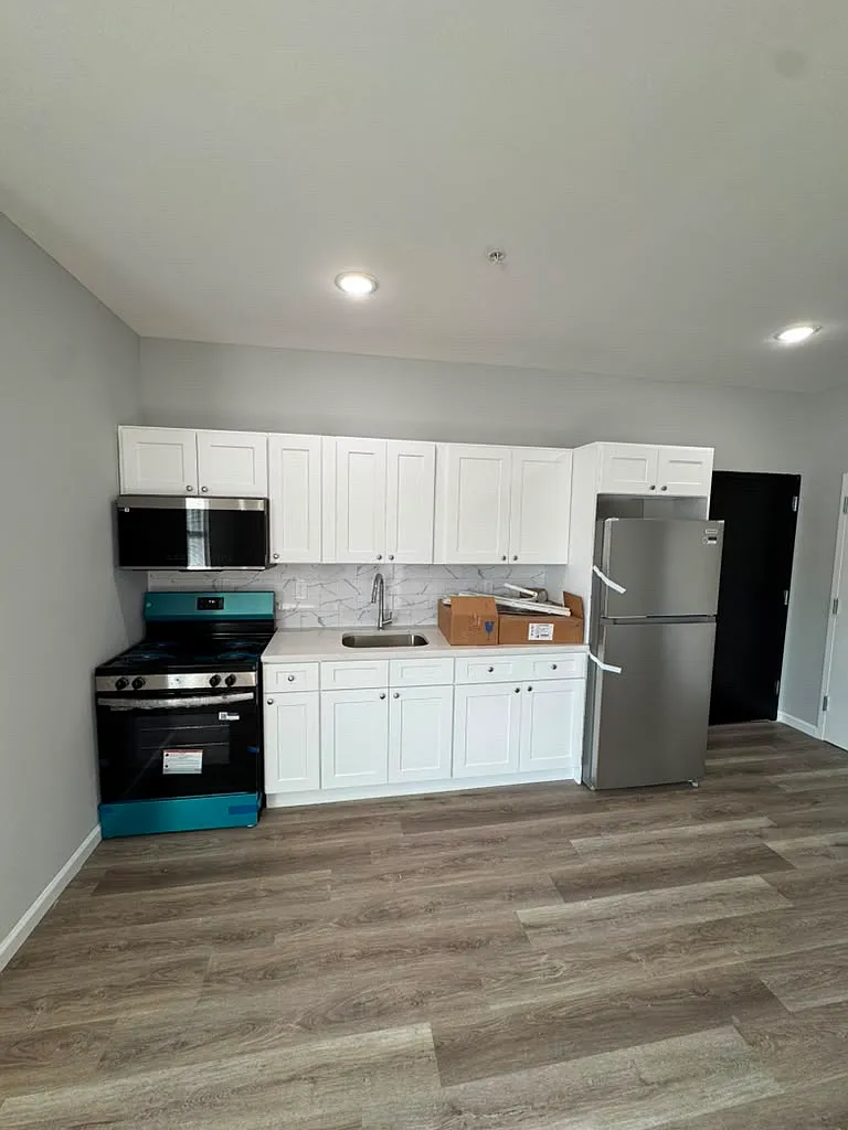 2 bed, $2,331 — Photo 2