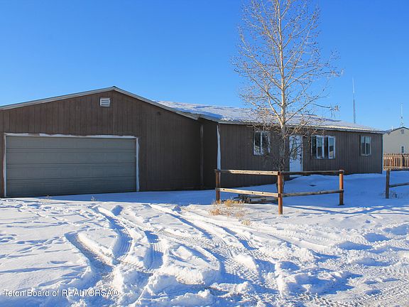 2nd image of 18 Meadow Canyon Dr