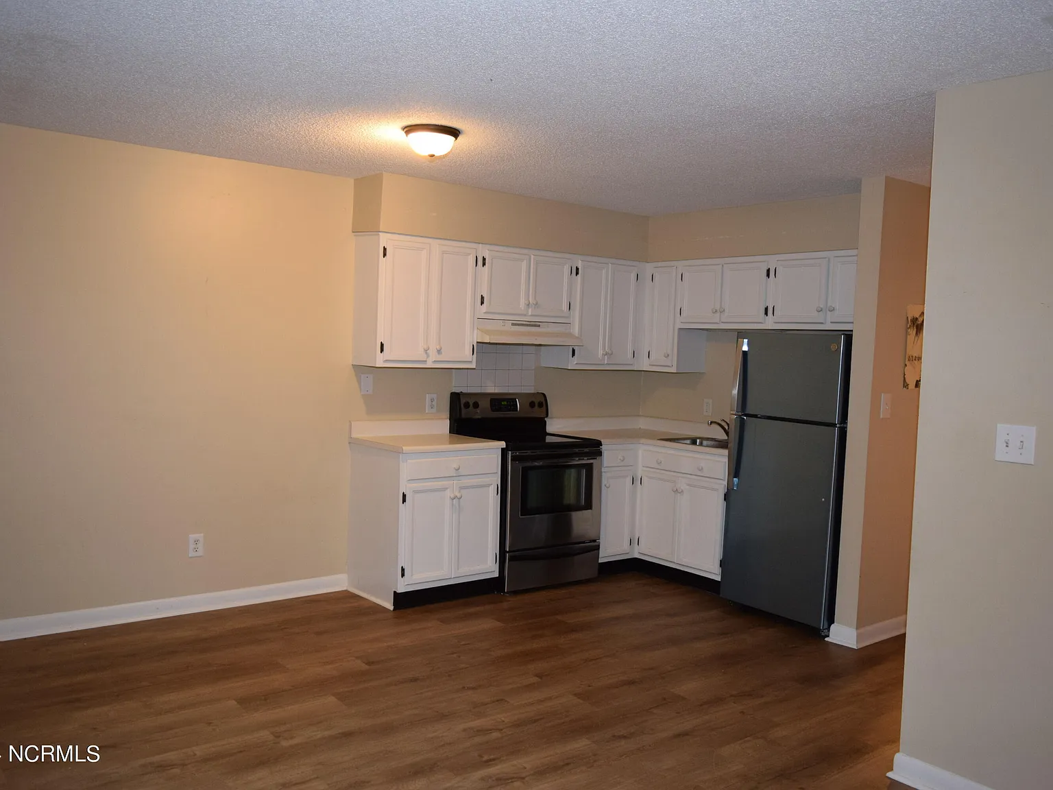 1 bed, 1.0 bath, $1,150 — Photo 3
