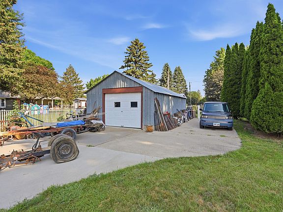 3rd image of 1513 S Gordon Dr