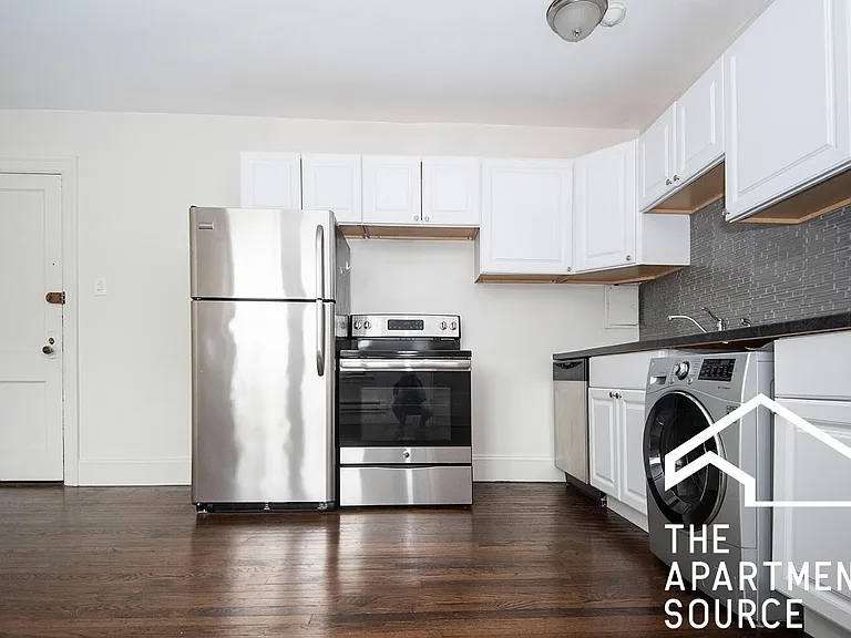 3345 N Marshfield Ave #4 — Photo 2