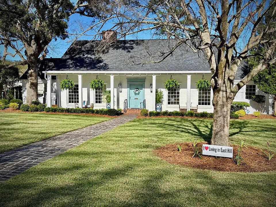 4010 Menendez Dr