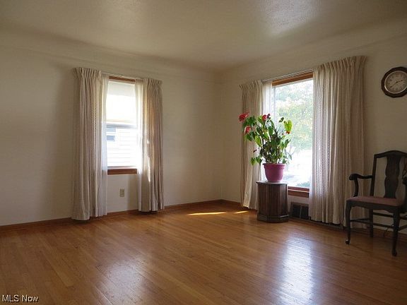 4th image of 6211 Northcliff Ave