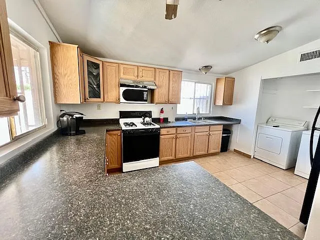 Palora Ave — Photo 2