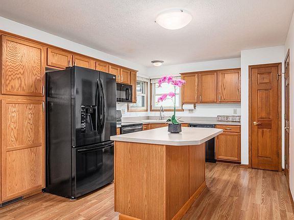 3rd image of 7037 Sanders Way
