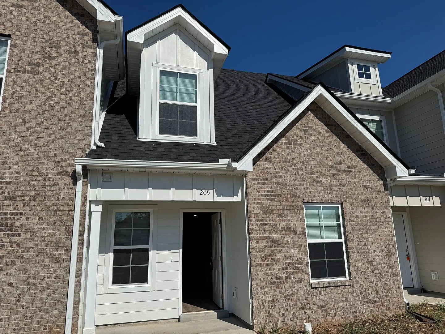 3 bedroom 2.5 bath townhome, ready for move in — Photo 2