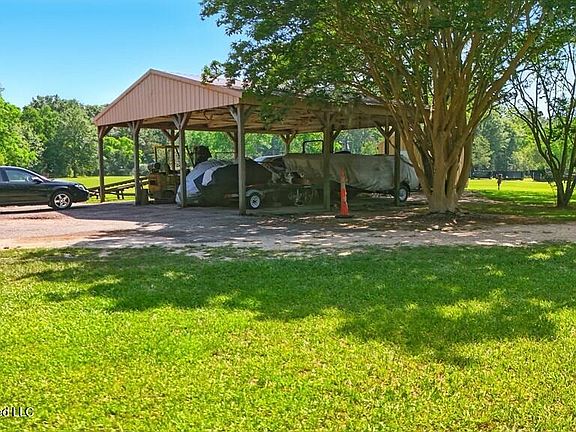 4th image of 271 Bobby Ln