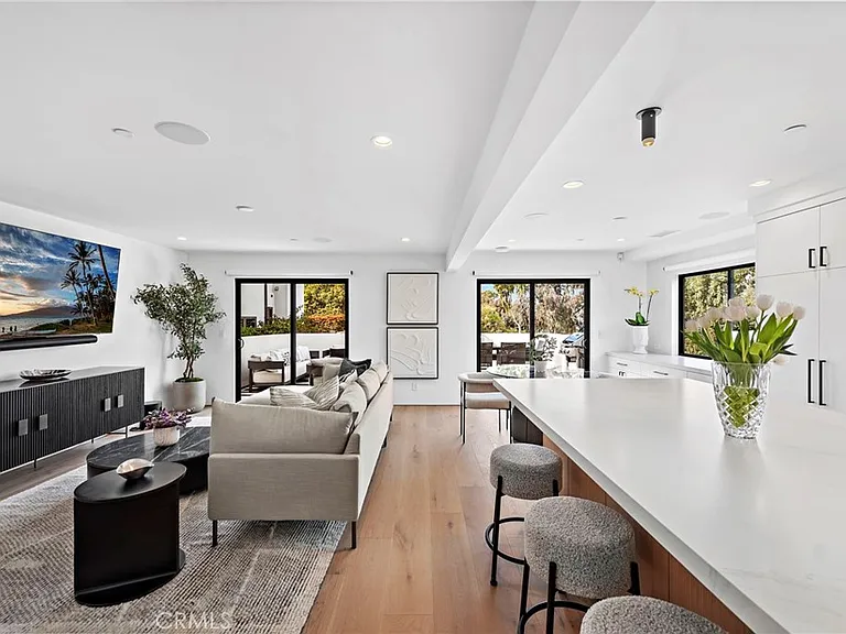 322 1/2 Iris Ave — Photo 2