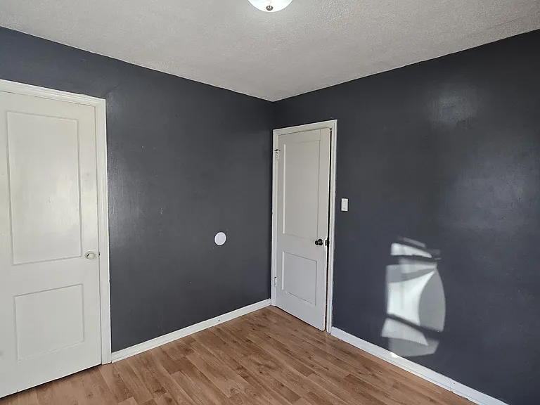 1332 N Erie St — Photo 27