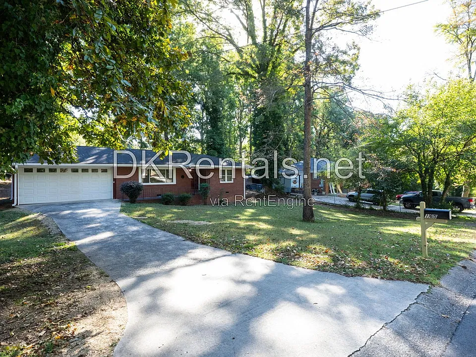 165 Charles Ave SE