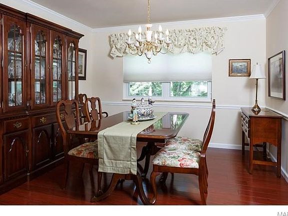 Separate formal dining!