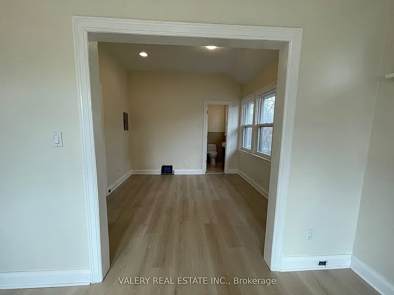 1561 Hurontario St #1 — Photo 13