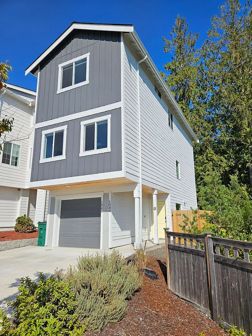 Beautiful, 2 bed, 2.5 bath townhouse in Silverdale — Photo 4