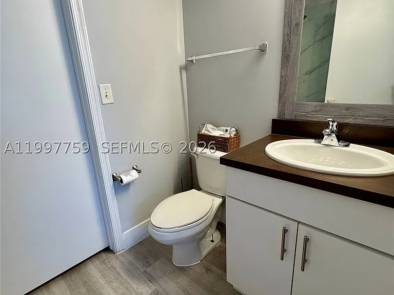 2469 Cordoba Bnd #2469 — Photo 27