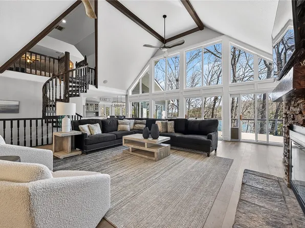 8354 Hopper Rd, Rogers, AR 72756