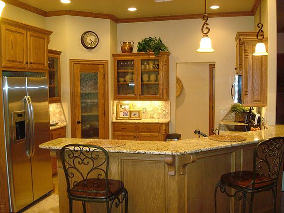 Premier Kitchen with Stainless Appliances 