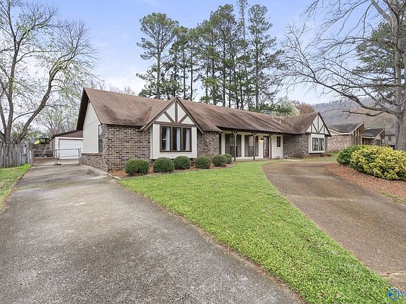3rd image of 2517 Galahad Dr SE