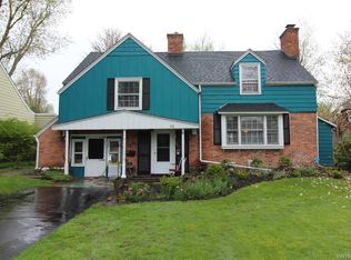 86 Meadowbrook Rd, Williamsville, NY 14221