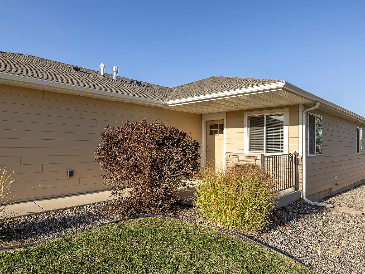3 bed, 1053 sqft, $1,650 — Photo 3