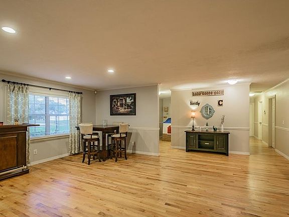 5th image of 15504 N Himes Ave