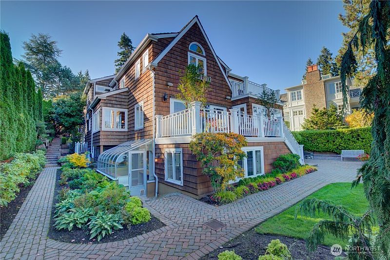 5th image of 3608 Evergreen Point Road