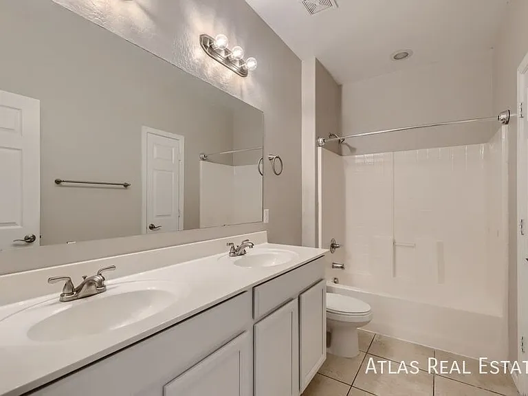 2610 W Gaby Rd — Photo 9